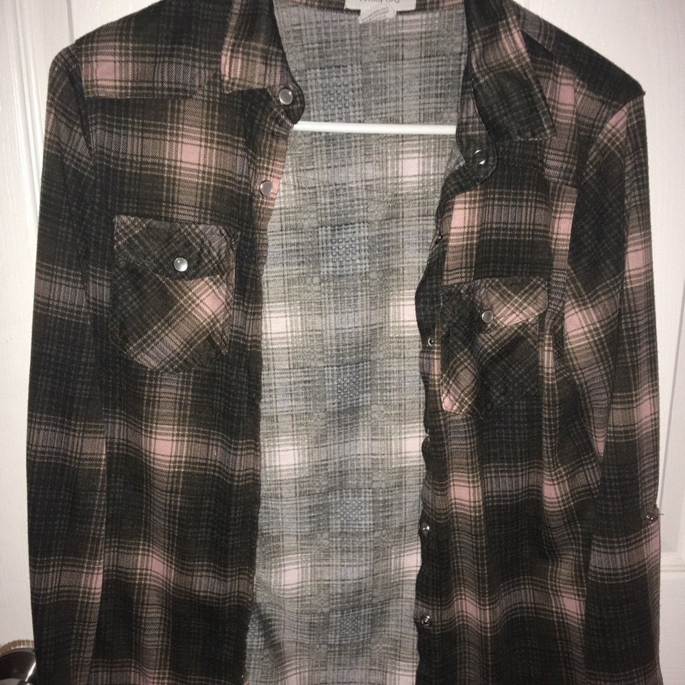 A gray and pink flannel
